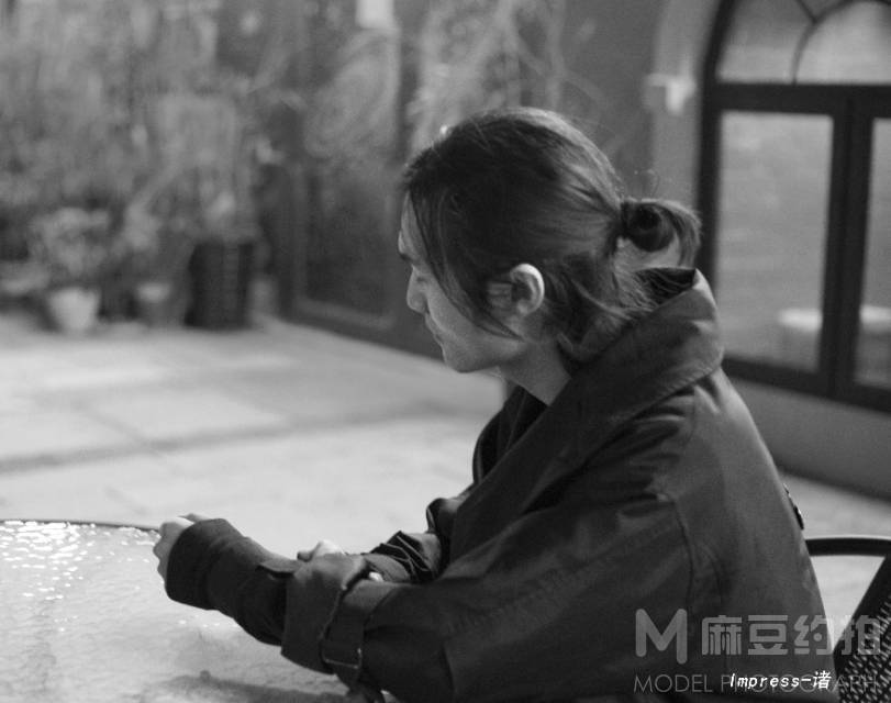 黑白模特