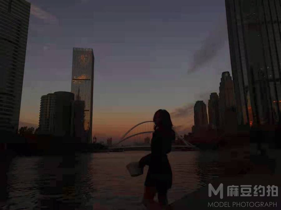 黑白模特
