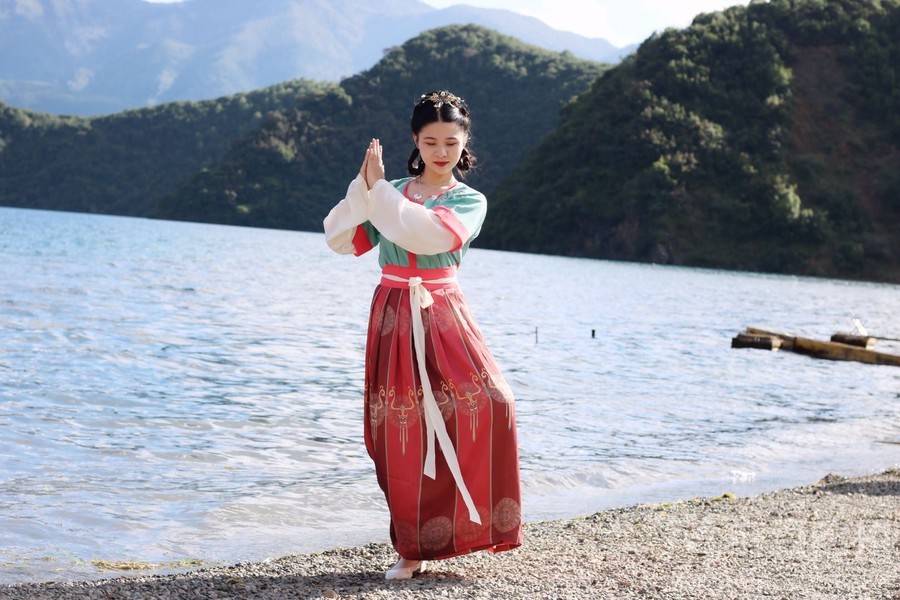 汉服模特