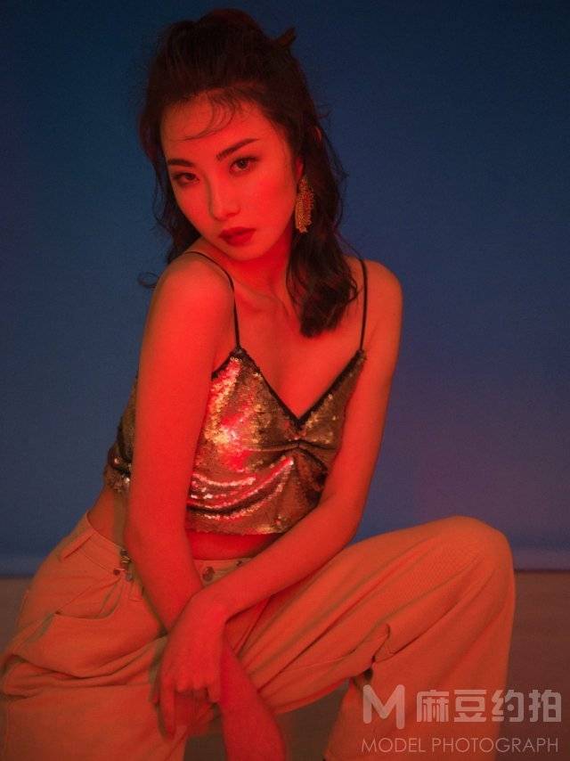 情绪模特