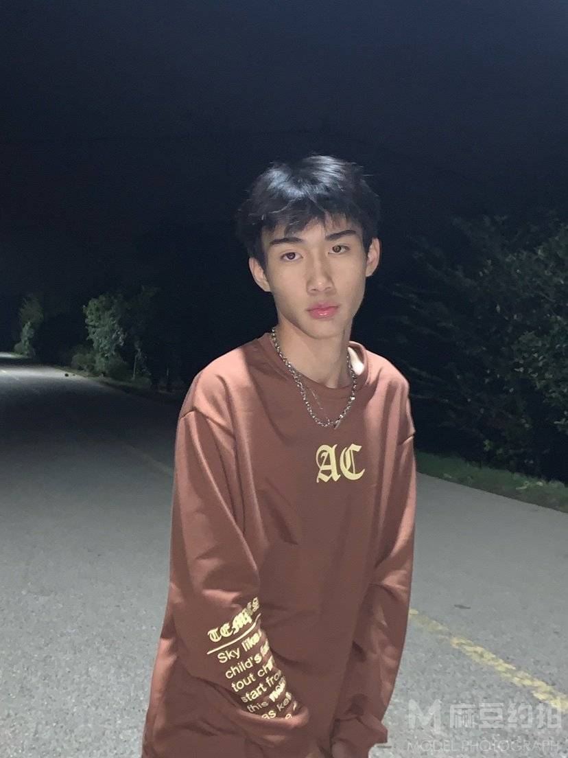 黑白模特