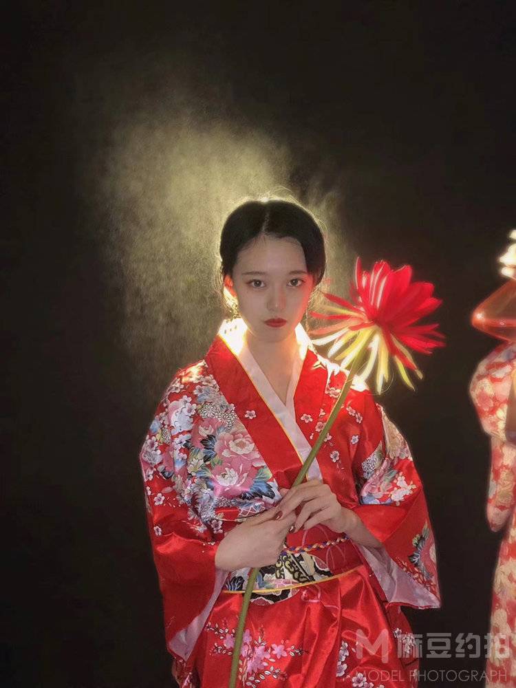 妆容模特