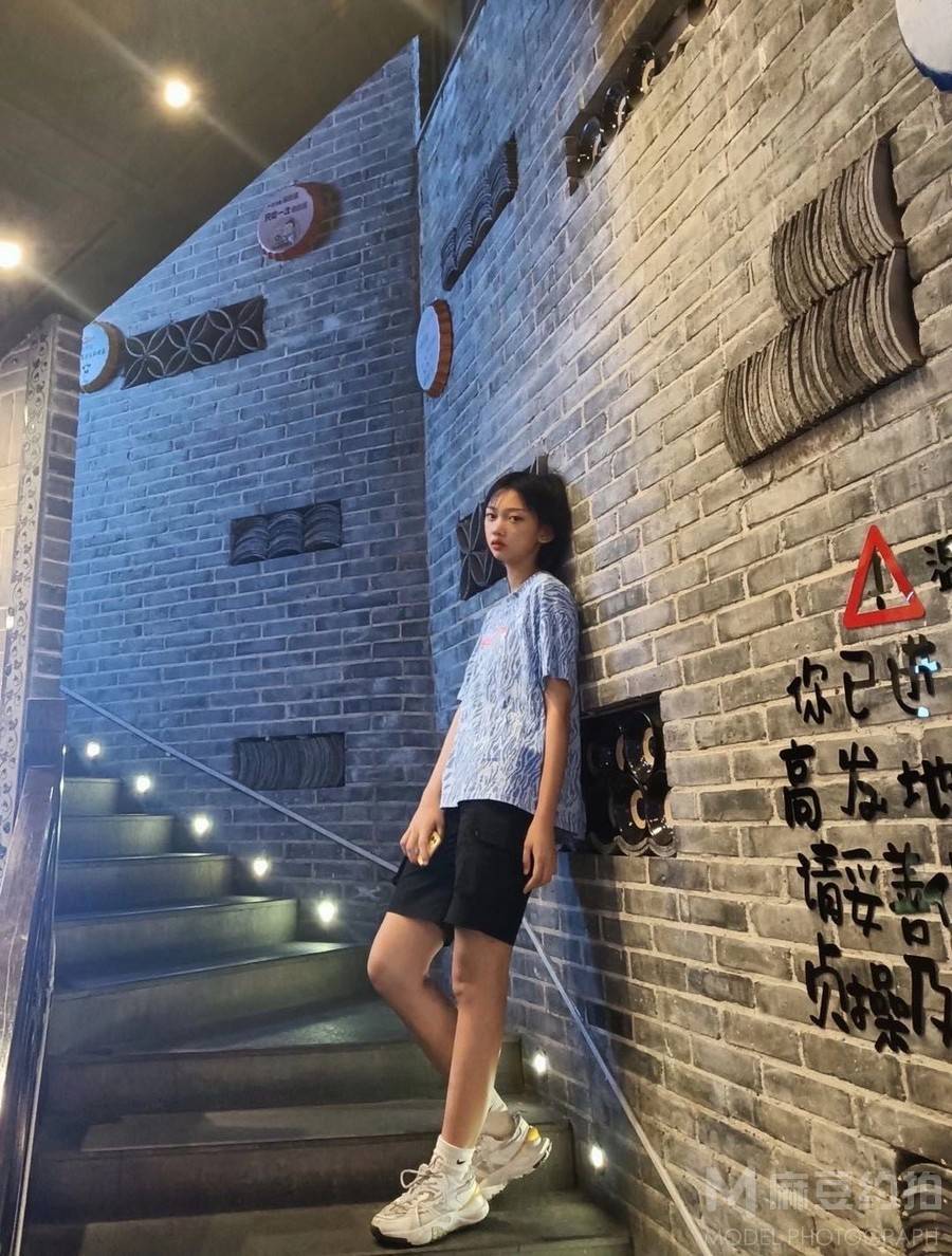 情绪模特