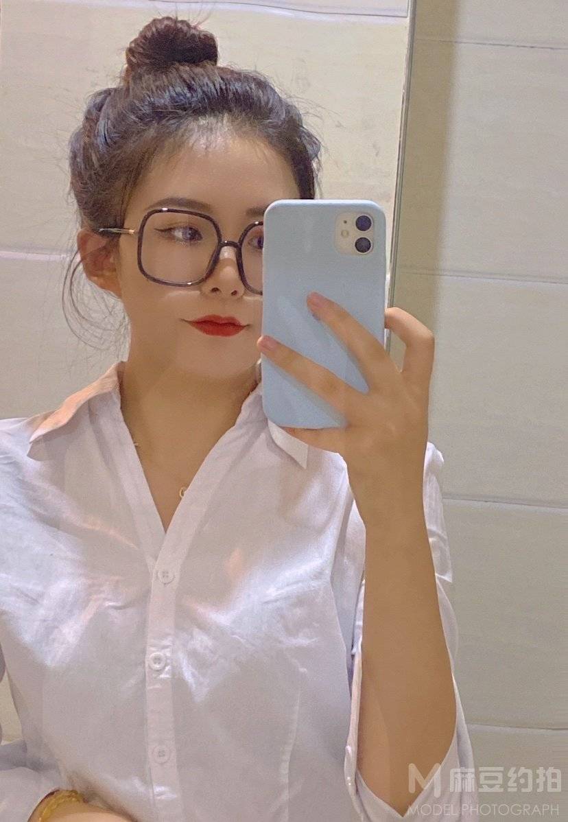 黑白模特