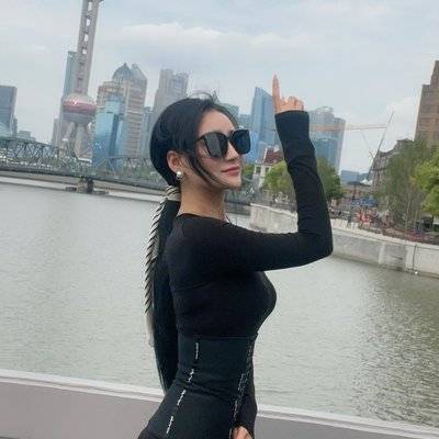 宝丽来模特