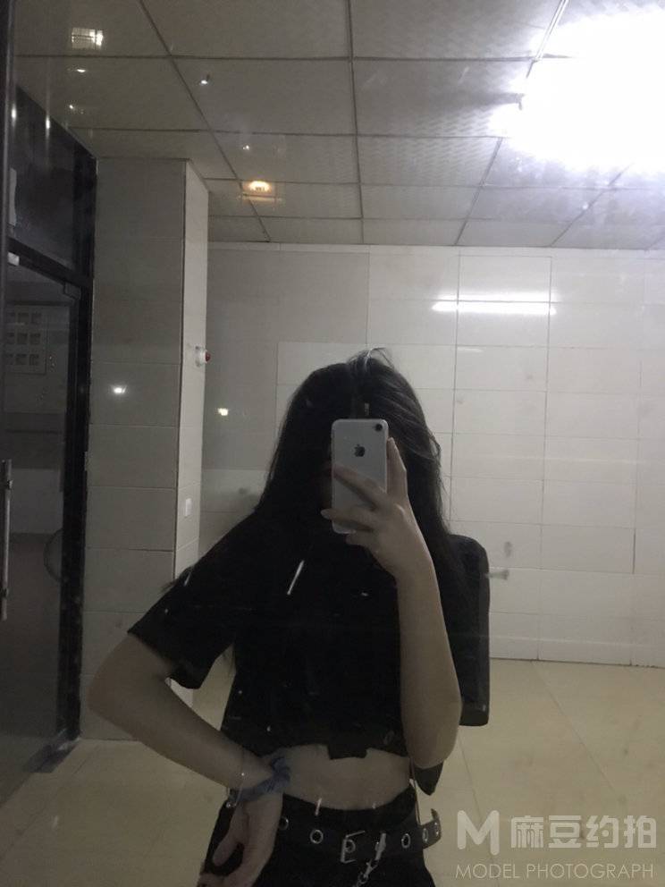 黑白模特