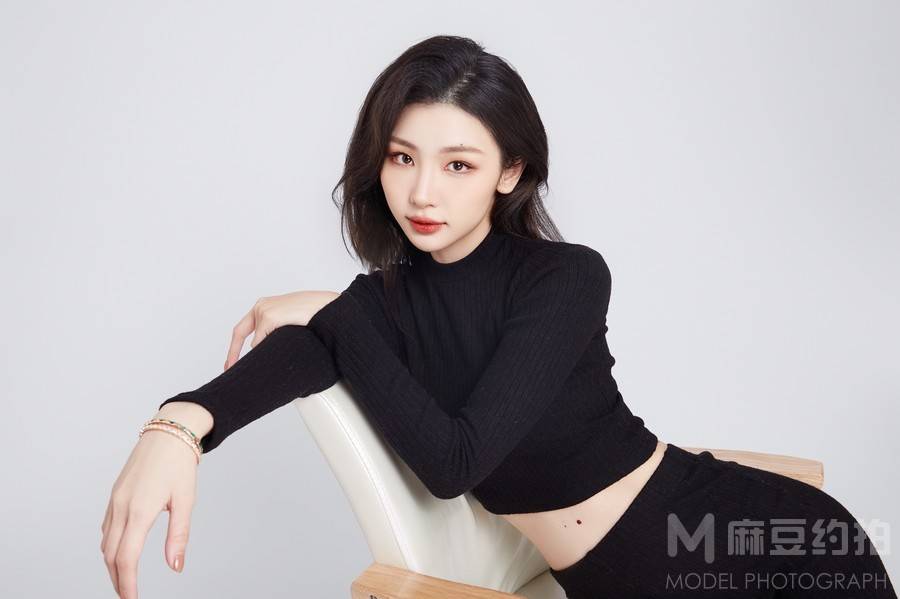黑白模特