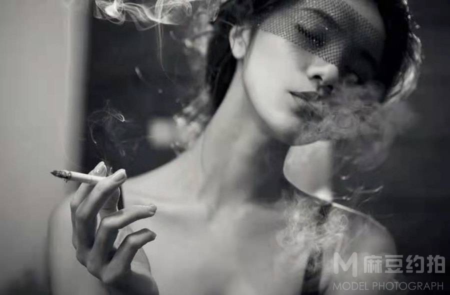 黑白模特