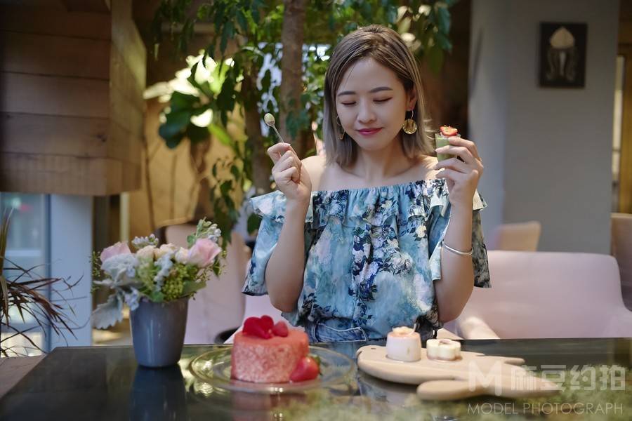 情绪模特