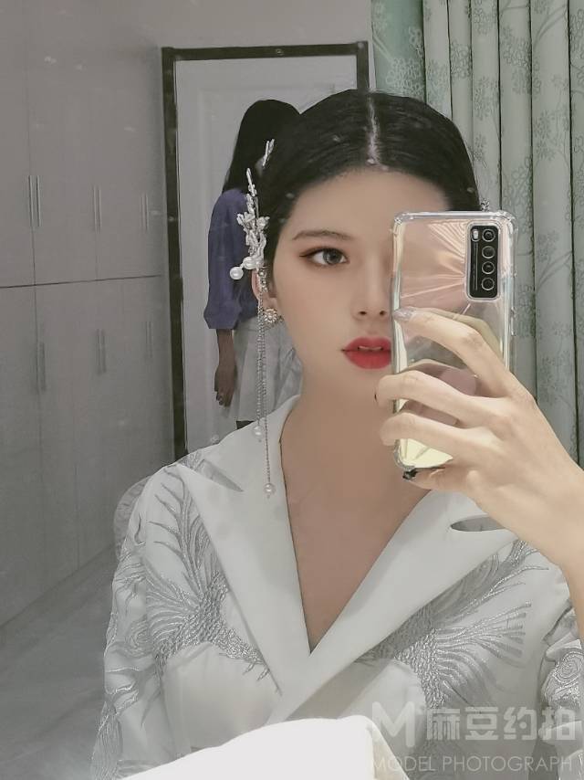 情绪模特