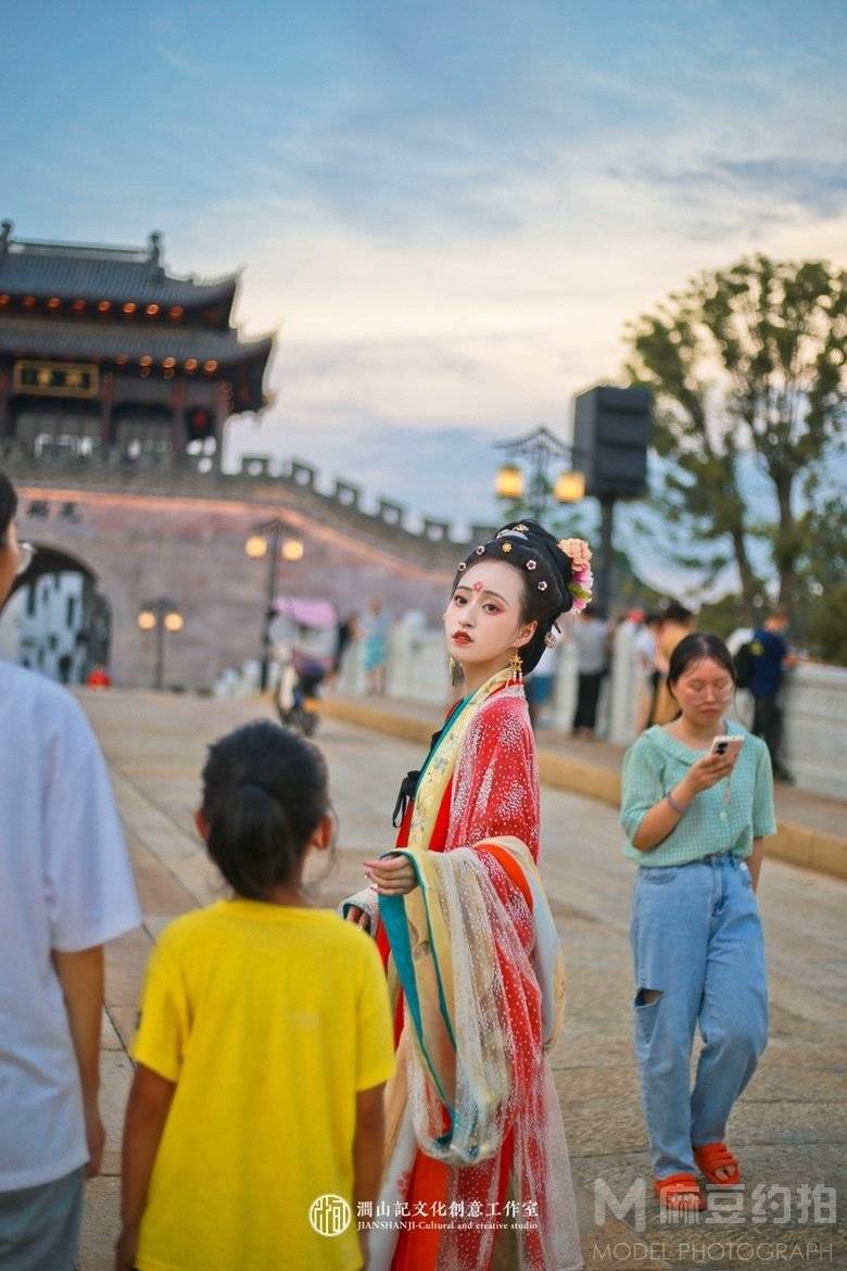 汉服模特