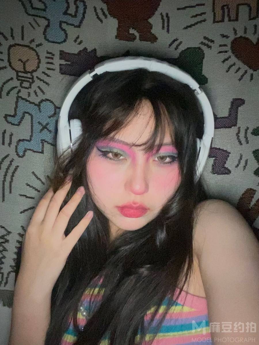 情绪模特