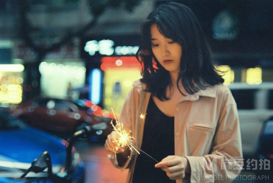情绪模特