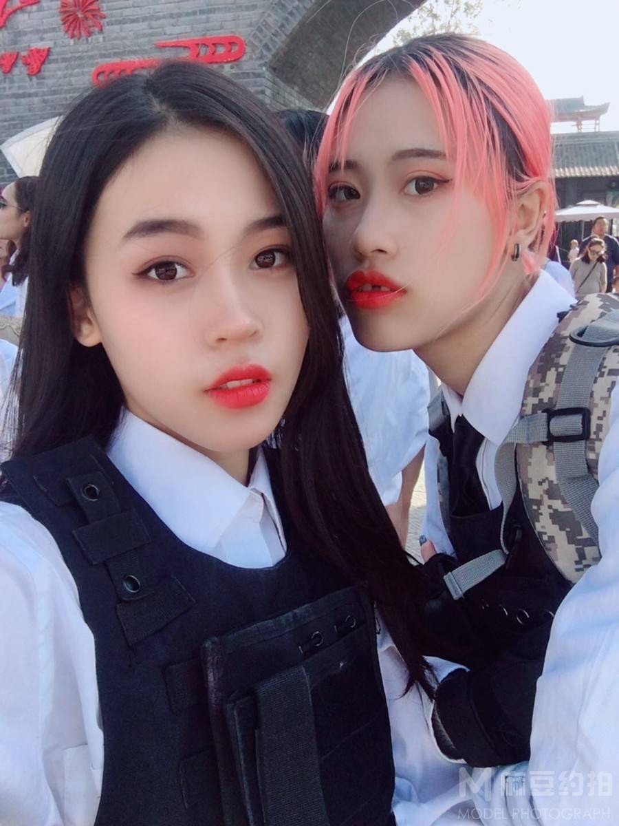 情绪模特