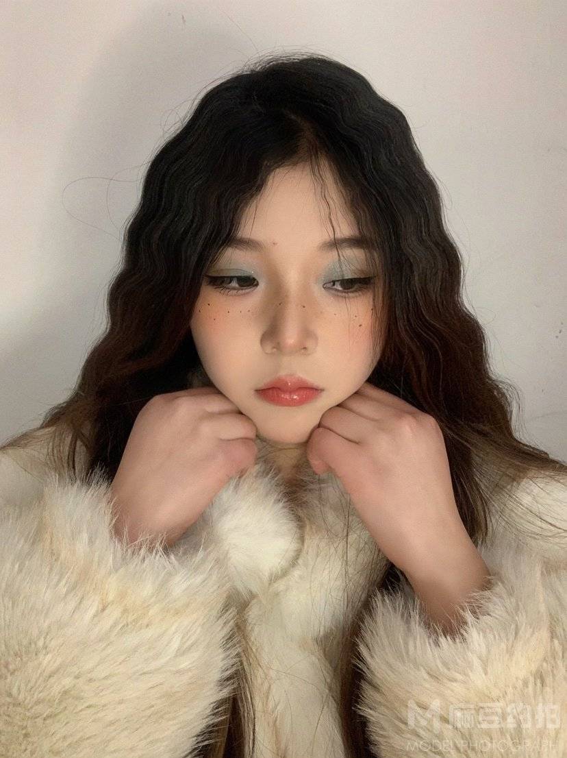 妆容模特