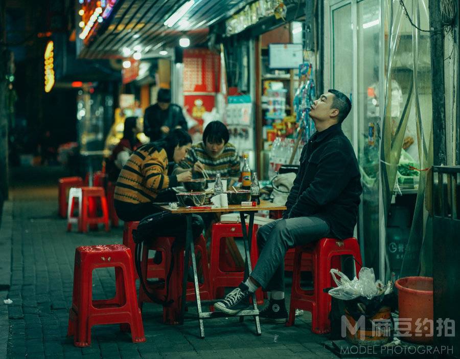 情绪模特