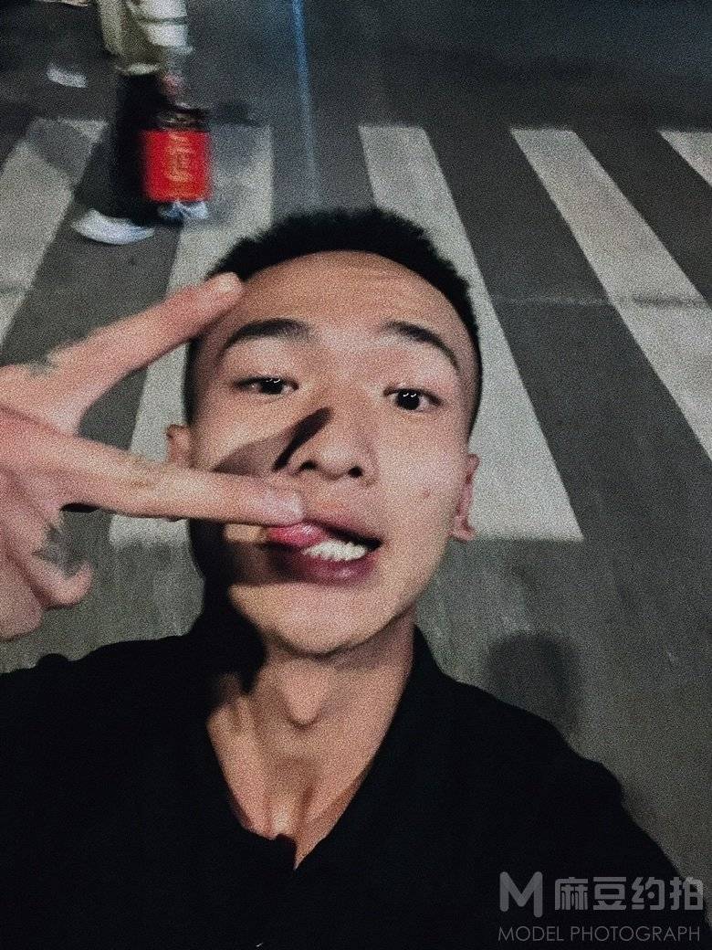 黑白模特
