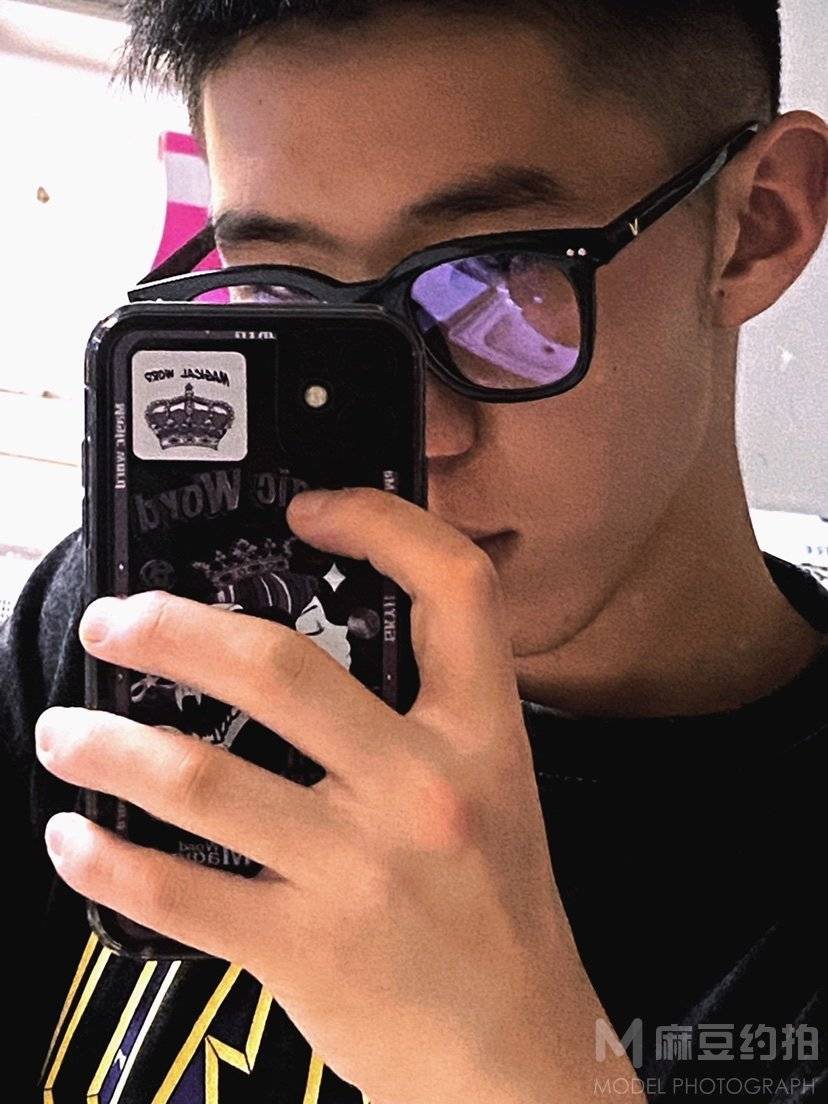 黑白模特