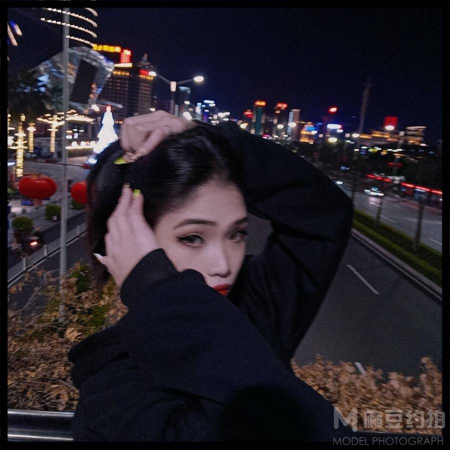 情绪模特