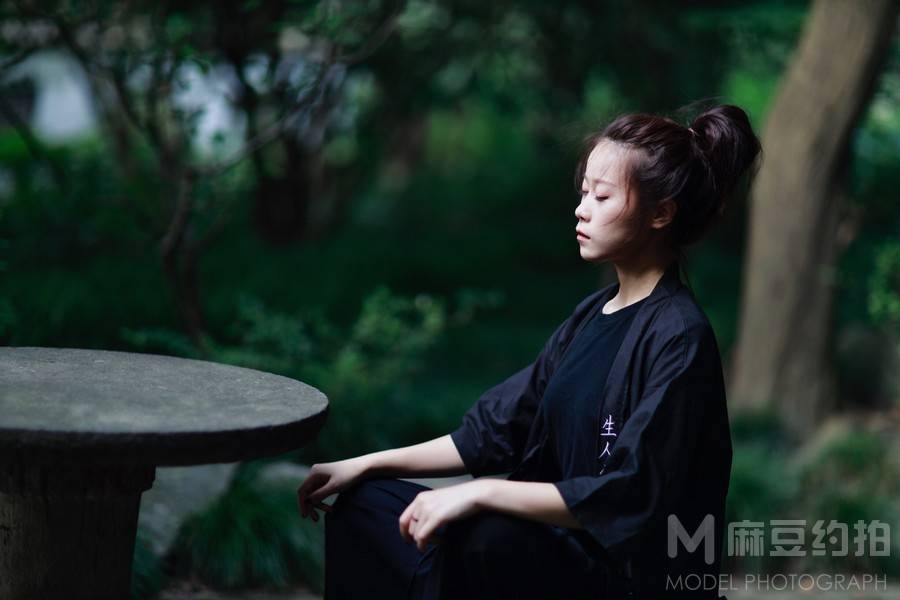 情绪模特