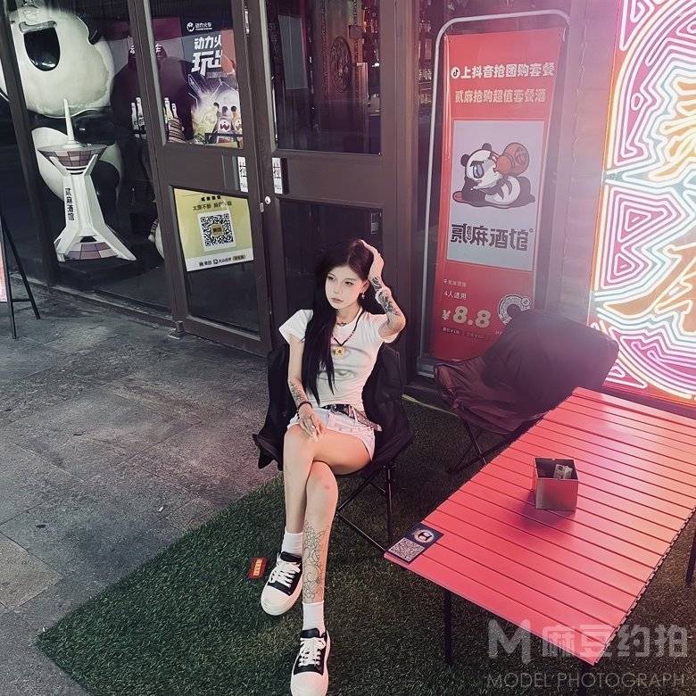 黑白模特