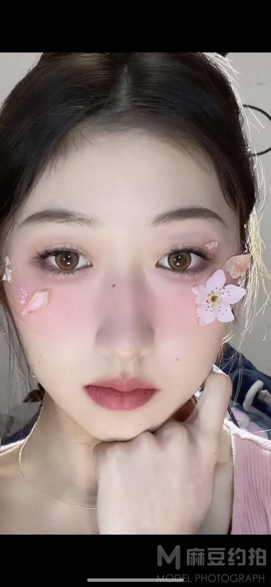 妆容模特