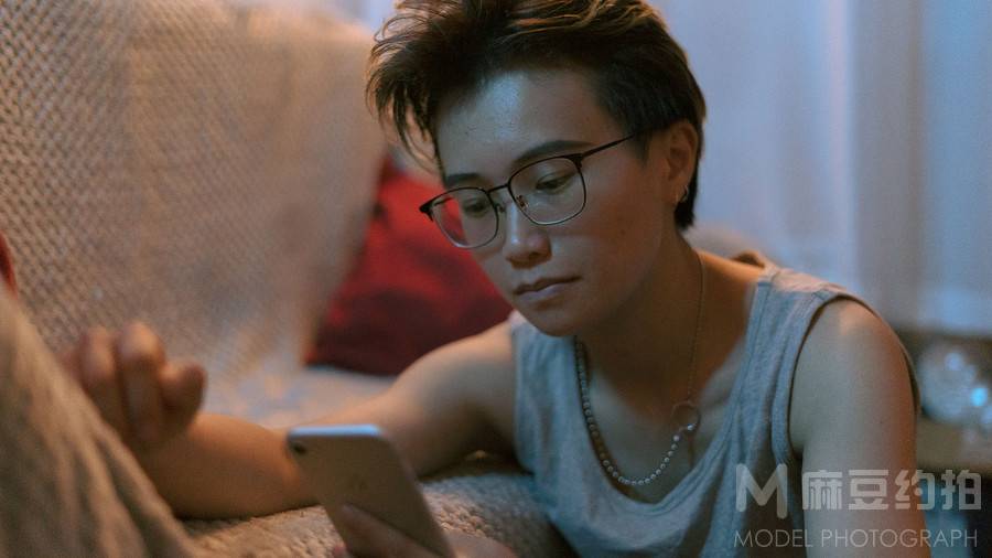 情绪模特