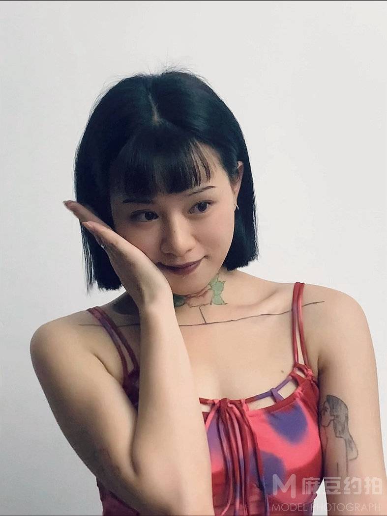 情绪模特