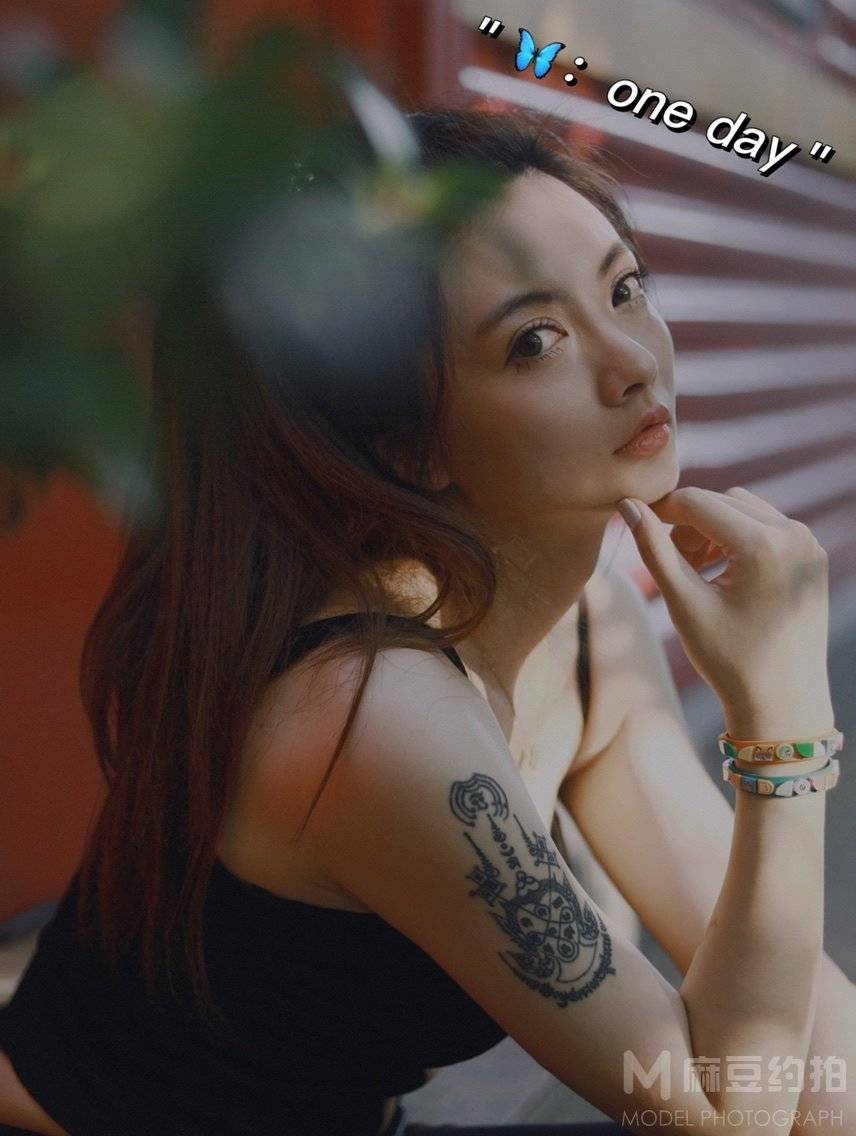 情绪模特