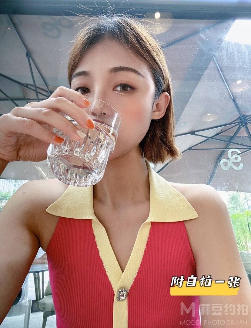 黑白模特