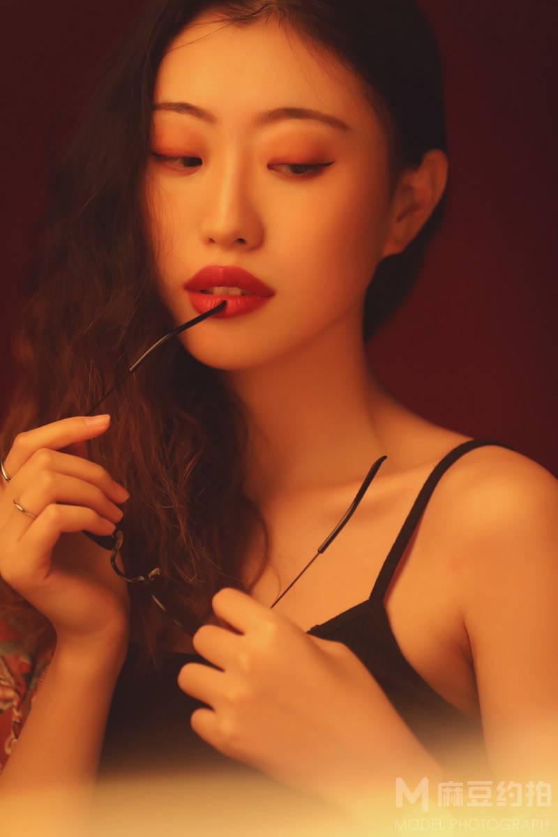 情绪模特