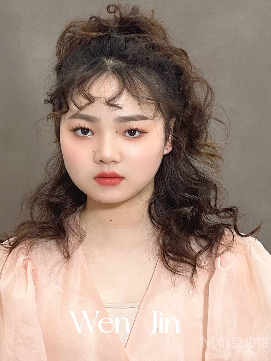 妆容模特