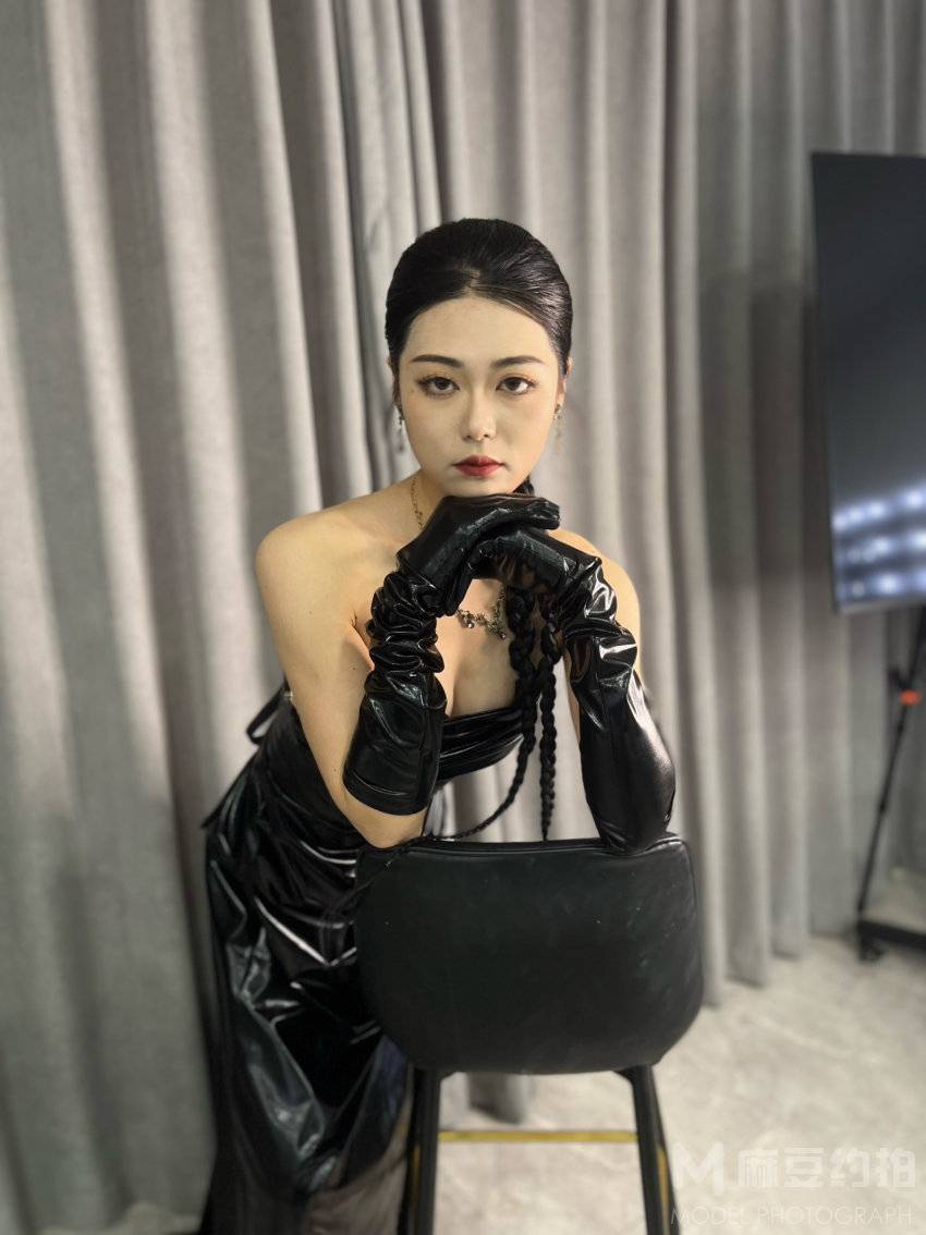 黑白模特