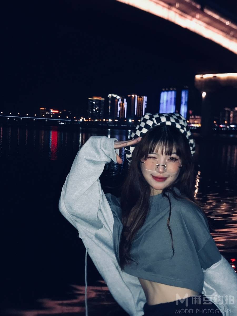 夜景模特