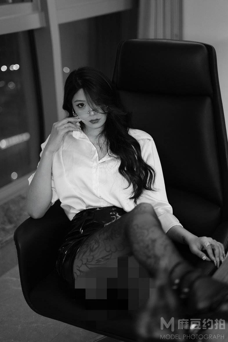 黑白模特