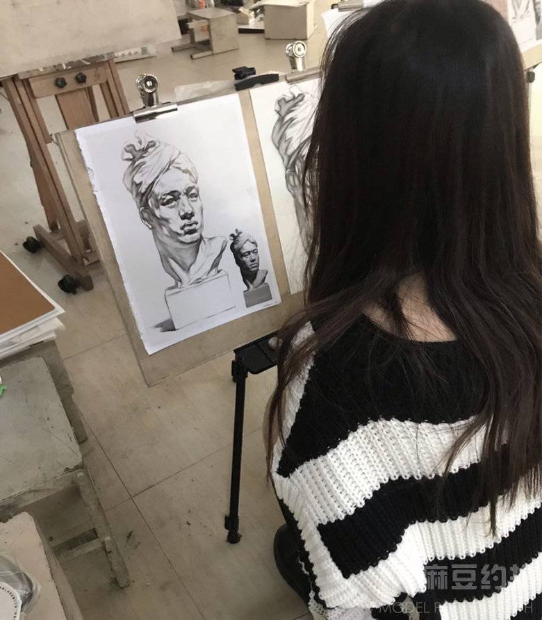 校园模特