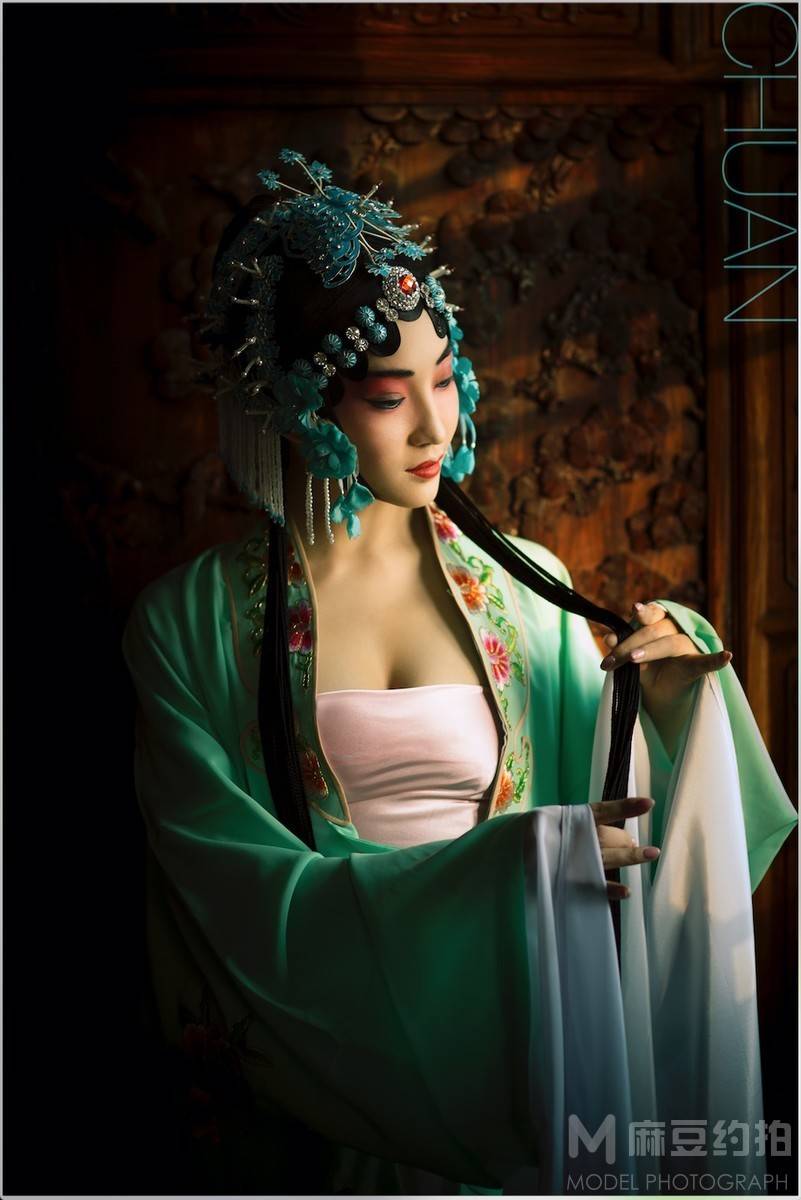 情绪模特