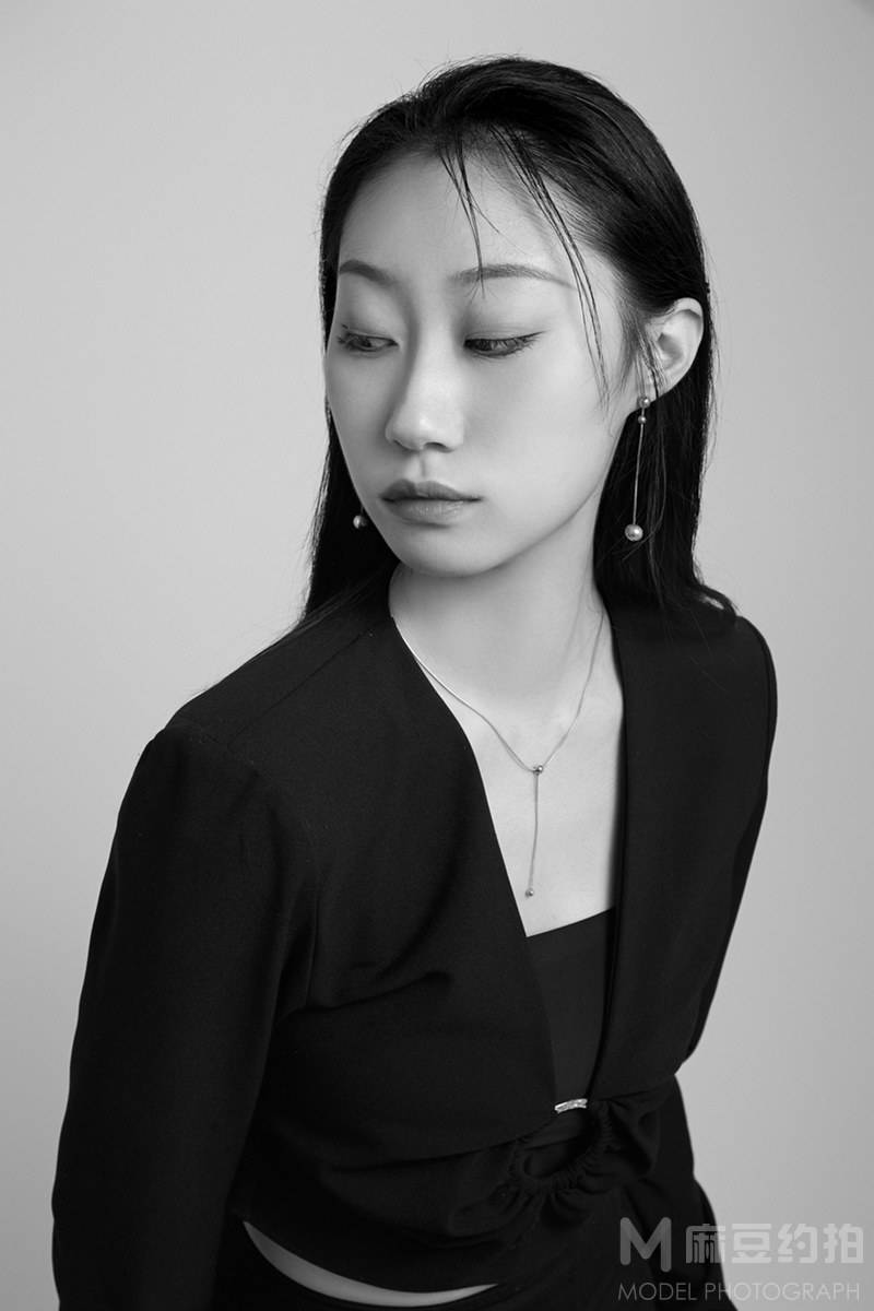 黑白模特