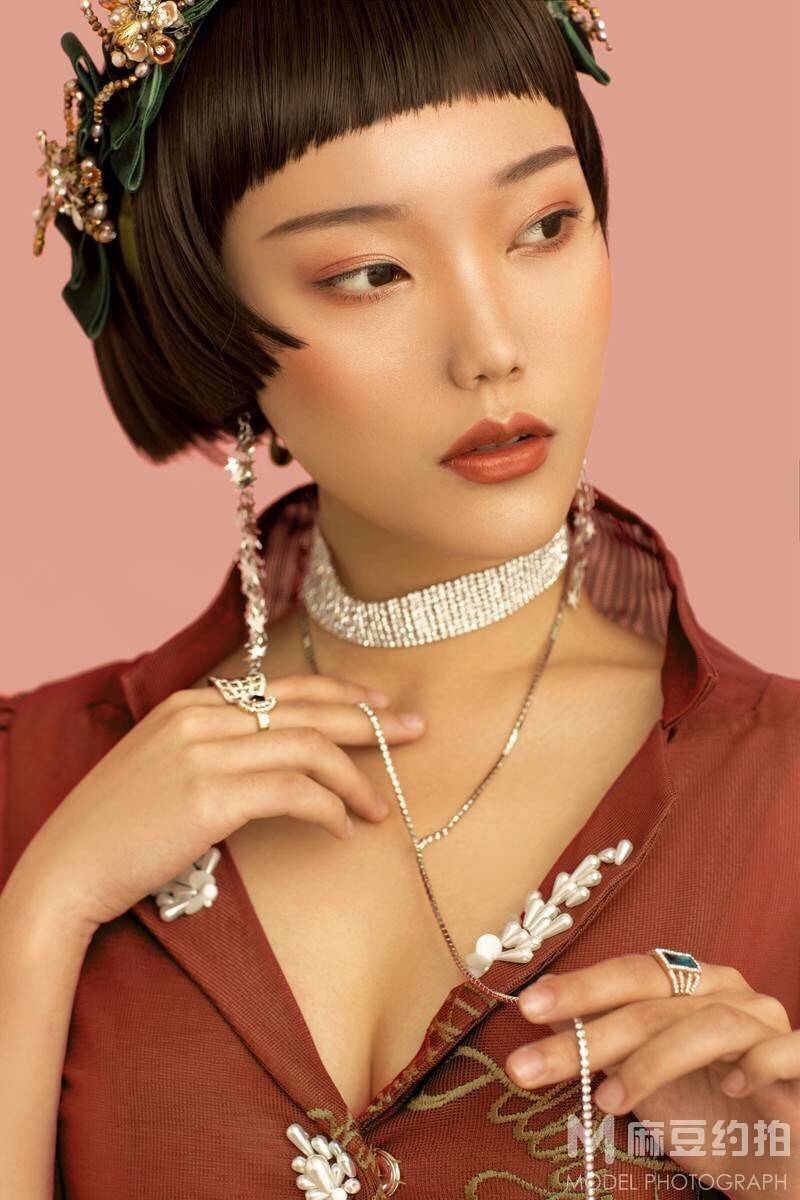 情绪模特