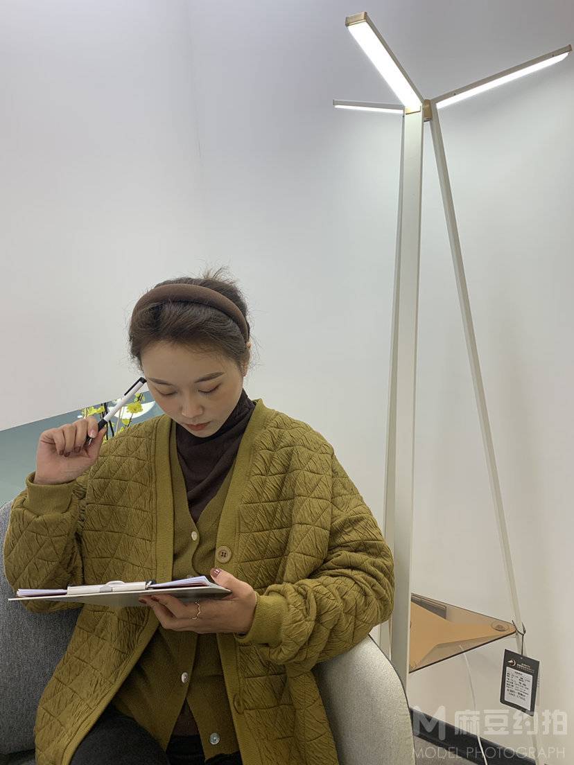 情绪模特