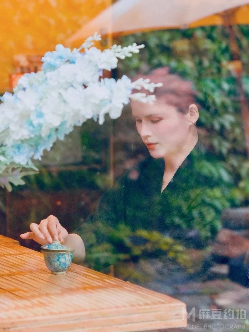 情绪模特