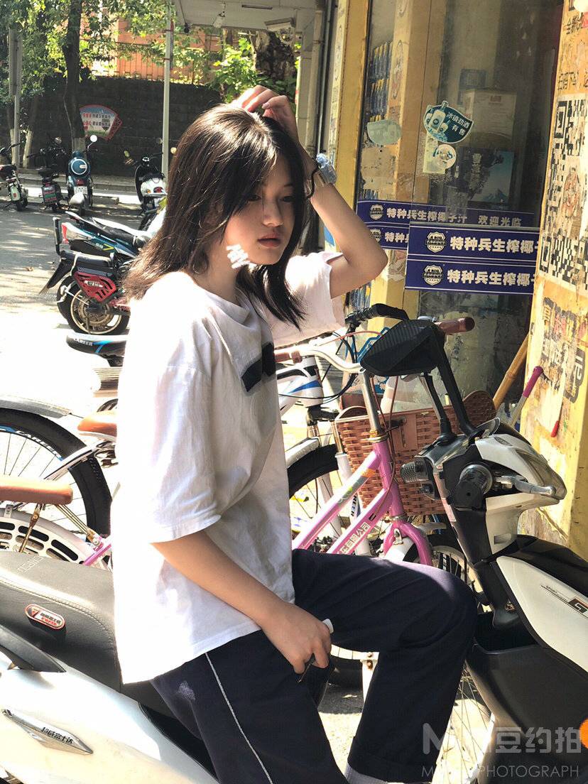 清新模特