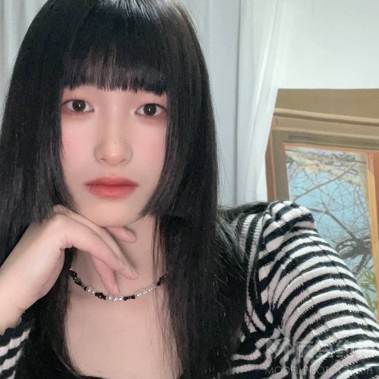 黑白模特
