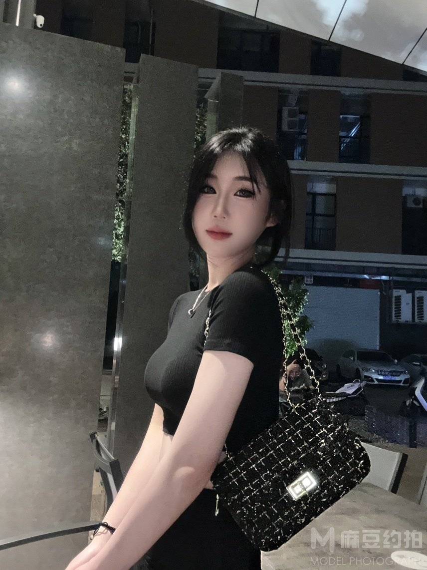 黑白模特
