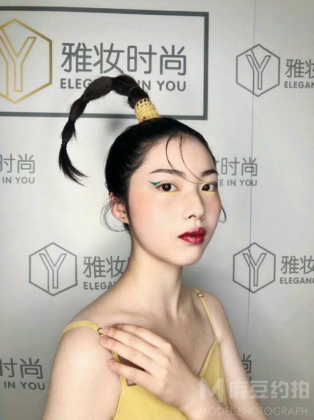 妆容模特