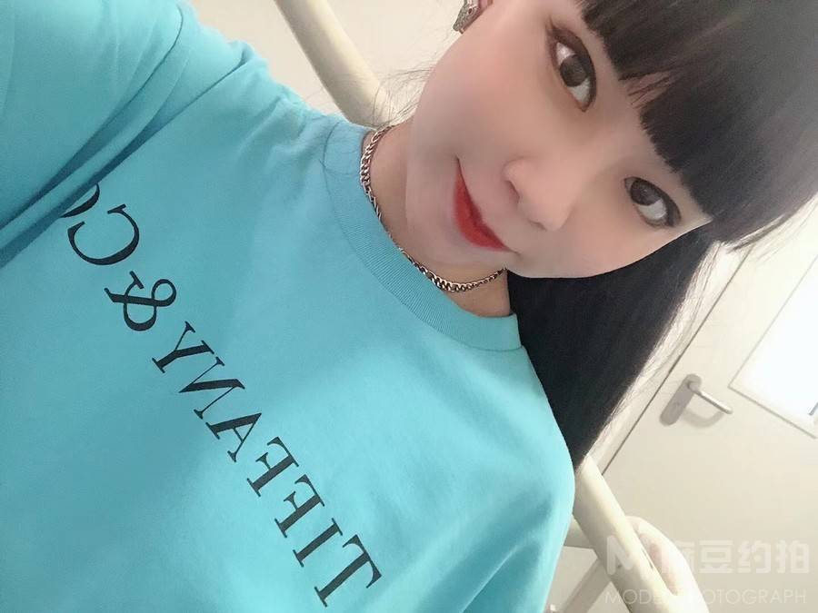 黑白模特