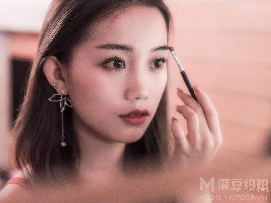 情绪模特