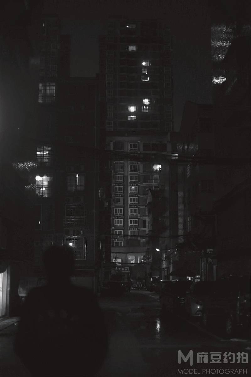 黑白模特