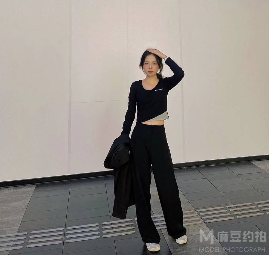 黑白模特
