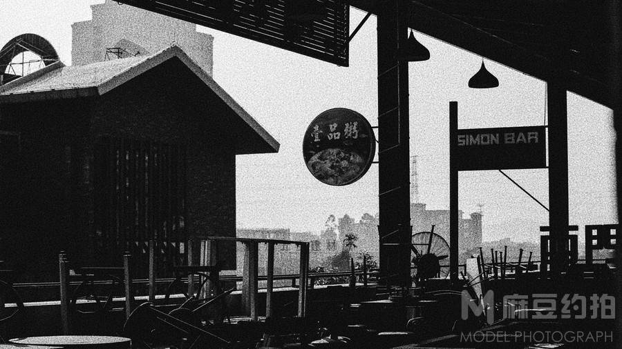 黑白模特